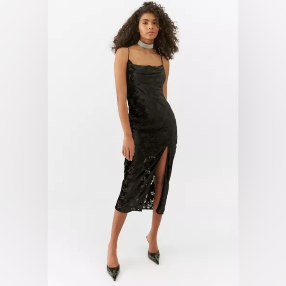 Mallory Velvet Midi Dress